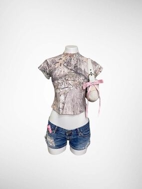 GUESS Originals x Realtree Camo Mock Neck Tee | Y2K Gorpcore Camouflage Baby Tee